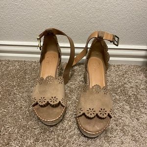 Crown Vintage Wedges